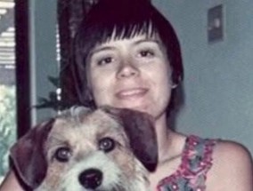 泳装之谜导致家庭主妇和两个孩子的母亲最终崩溃并杀死了朋友