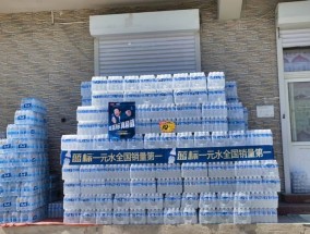 一元钱的蓝标水撕掉瓶装水的“溢价包装”