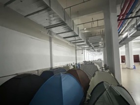 吉林大学学生因宿舍太热支帐篷过夜，校方回应：电路问题暂无法装空调