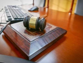 15年前给老父亲买的墓，现在却住着别人，立了他人的碑