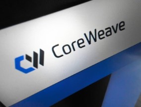 CoreWeave宣布大规模AI数据中心计划 股价飙升逾10%